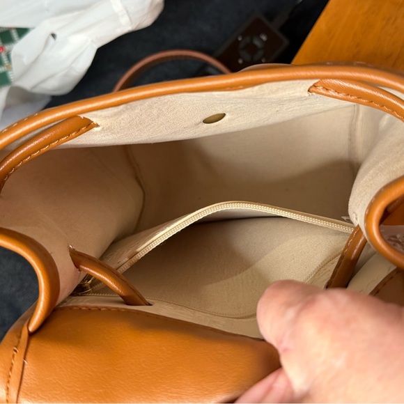 Steve Madden Elegant Tan and Cream Women's Backpack NWOT - Never Used - Picture 4 of 6